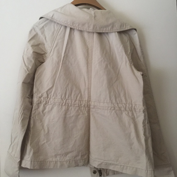 Jacket 🧥 - Picture 2 of 3